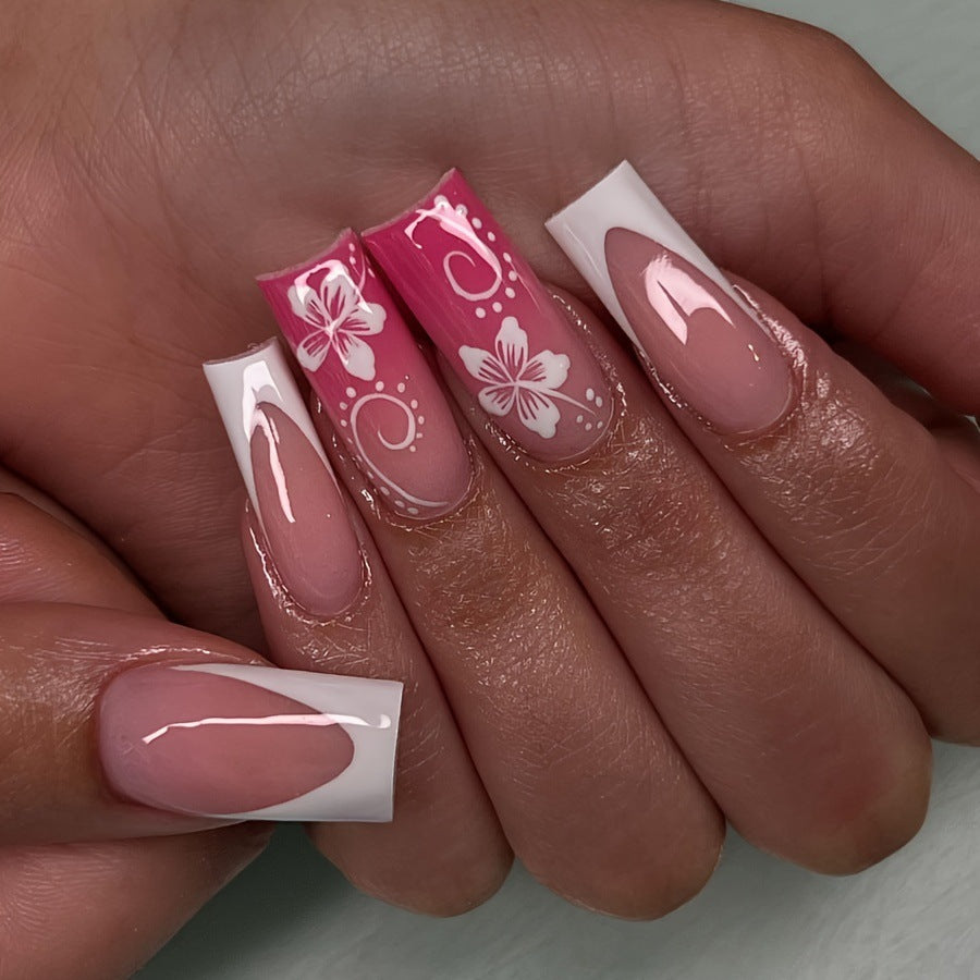 Kunstnägel mit Floralen Akzenten und Glanz Brehn