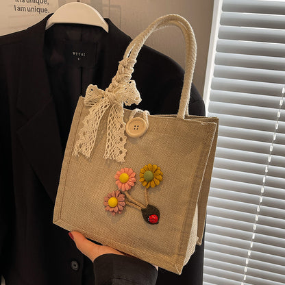 Blumennietete Jute-Handtasche