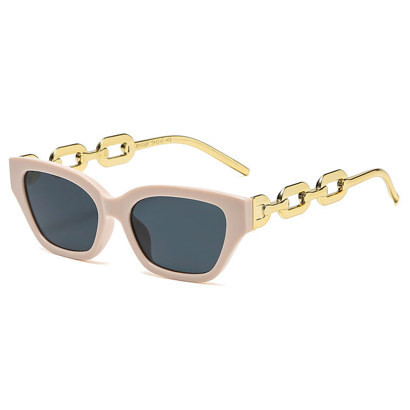 Luxe Fashion Katzenaugen-Sonnenbrille mit Statement-Kette Brehn