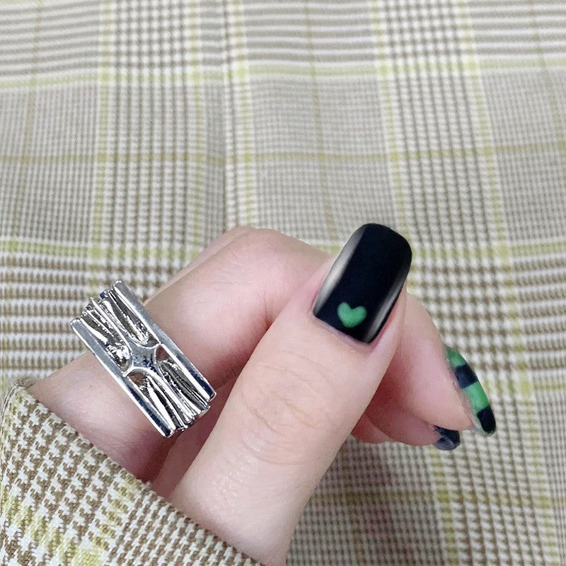 Kreatives Kunstnagelset mit geometrischen Mustern Brehn