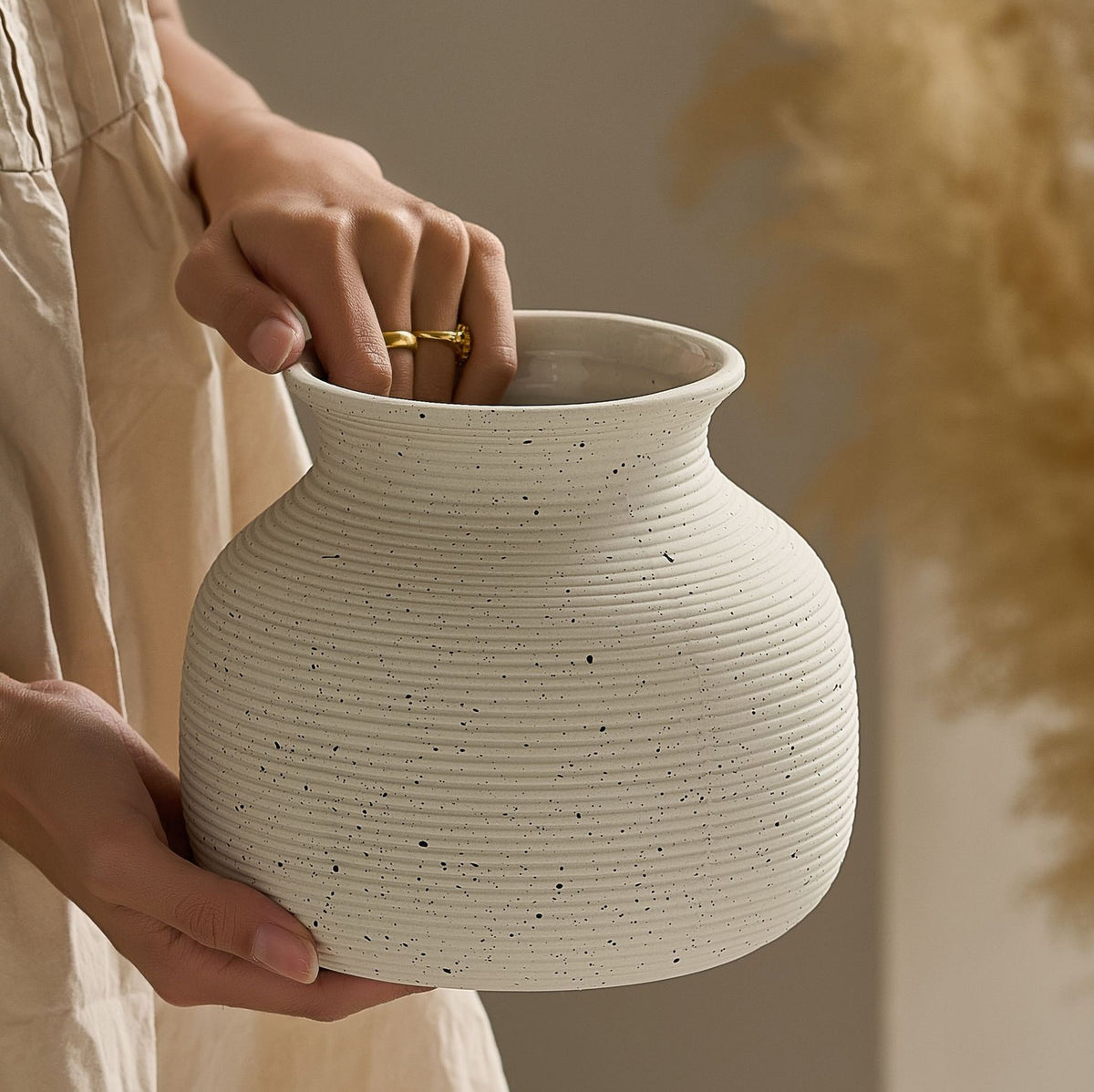 Elegante und Kunstvolle Keramikvase Brehn