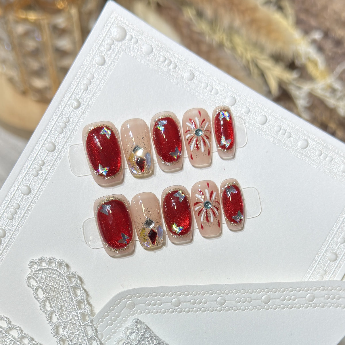 Künstlerisches Press-On Nail Set mit Glitzer und Sternelementen Brehn