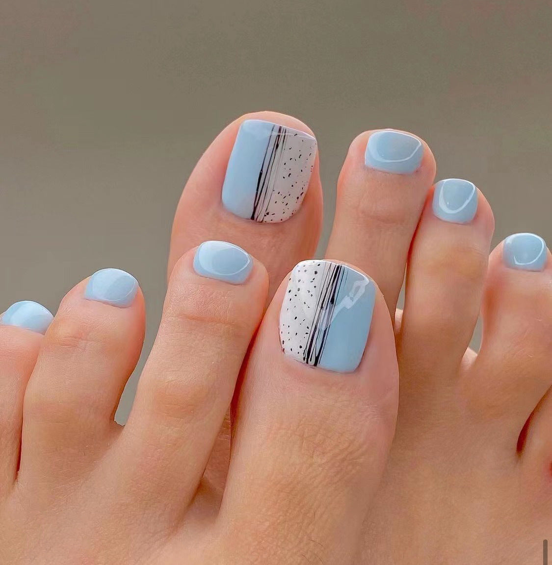 Kunstvolle Fußnagelgestaltung mit Göttlichem Schmetterlingsdesign Brehn