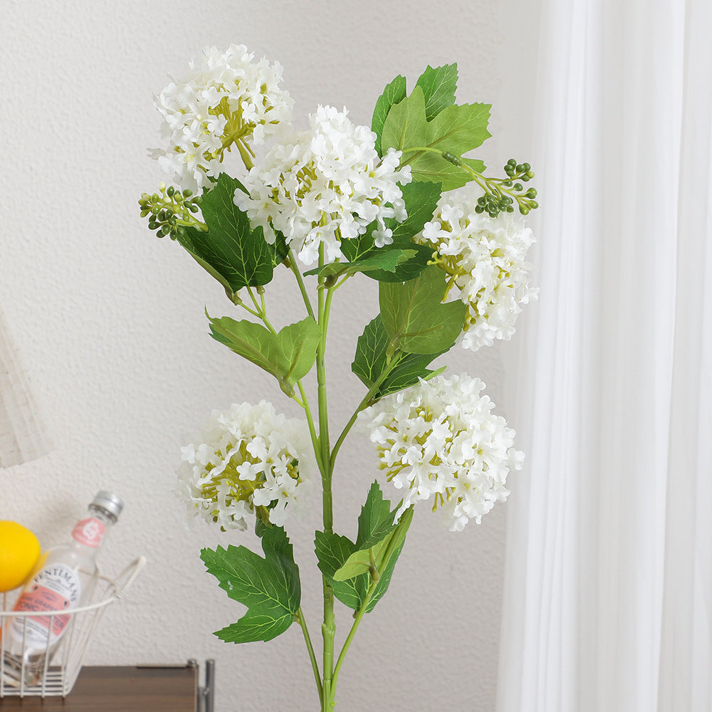 Künstlicher Hydrangeazweig mit lebhaften Blüten und detailreichen Blättern Brehn