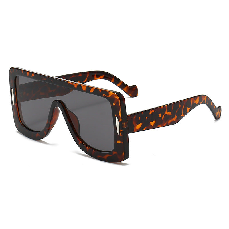 Damen Oversized Sonnenbrille im modernen Bauhaus-Stil Brehn