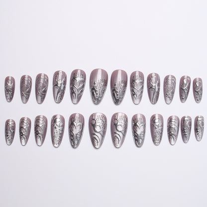 Kunstvolle Nagelspitzen mit Modernem Design Brehn