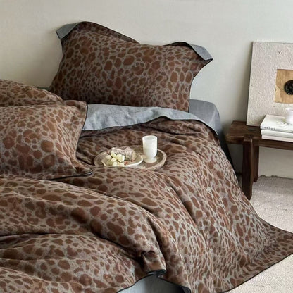 Wendbares Baumwollsatin-Bettwäsche-Set mit Leopardenmuster und kontrastierter Einfassung