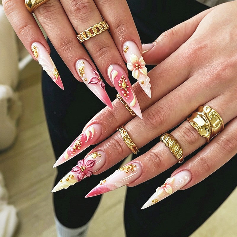 Kunstnagelset mit floralem Design und Glitzerakzenten Brehn