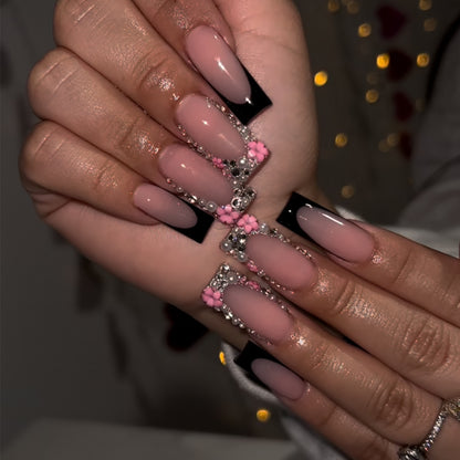 Elegante Stiletto Press-On Nagelkunst mit Strass-Akzenten Brehn