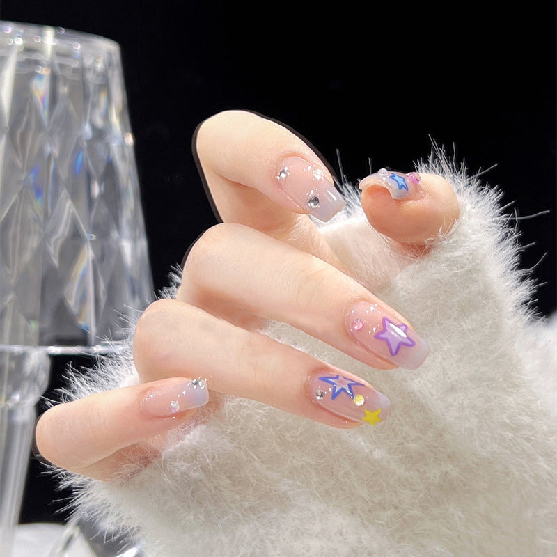Kunstnagelset mit eleganten blühenden Verzierungen und zartem Ombre-Effekt Brehn