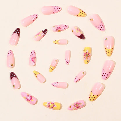Dekorative Blumenakzent Nagelkunst Brehn