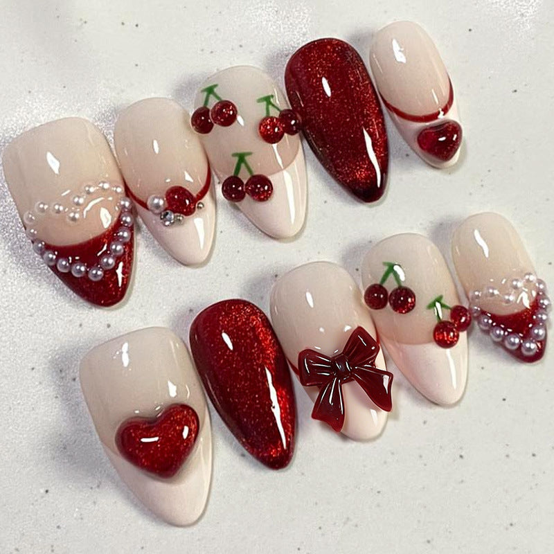 Kunstnagelset mit romantischen Herz- und Glitzerverzierungen Brehn