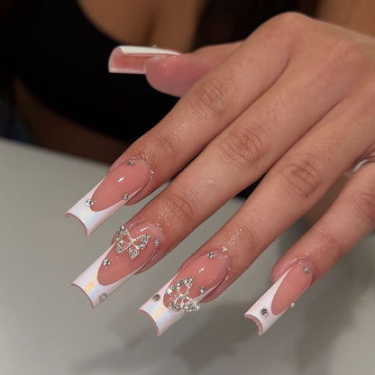 Kunstvolle Gel-Nägel mit Strassverzierungen Brehn