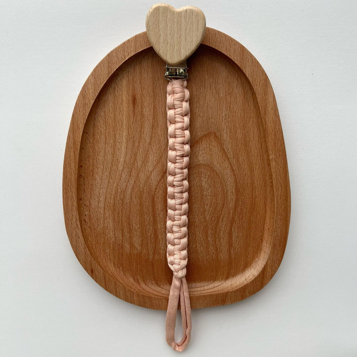 Geflochtener Baumwoll-Schnuller- und Beißring-Clip mit herzförmiger Holz-Sicherheitsklemme