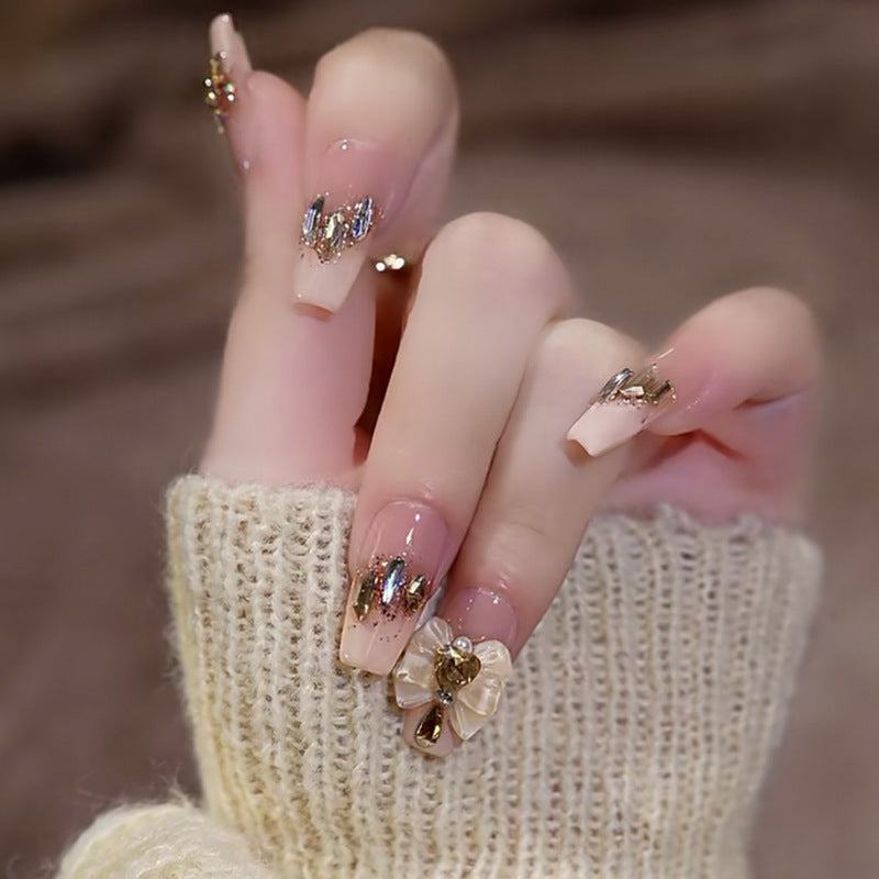 Kunstfingernägel mit Glamourösen Perlen-Details Brehn