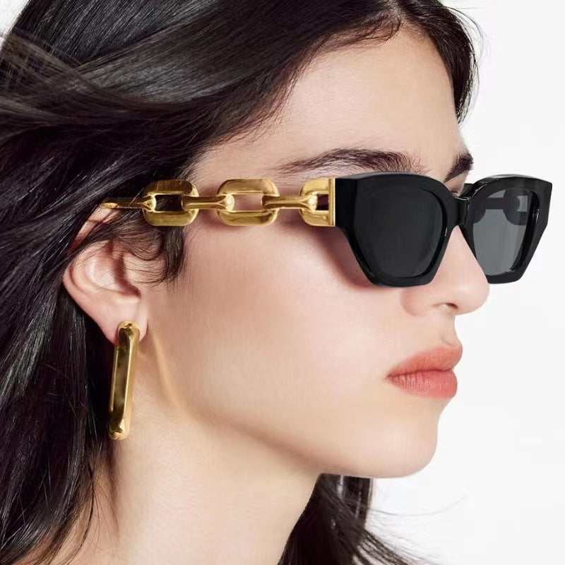 Damen Cat-Eye Sonnenbrille mit dekorativem Kettenrahmen Brehn