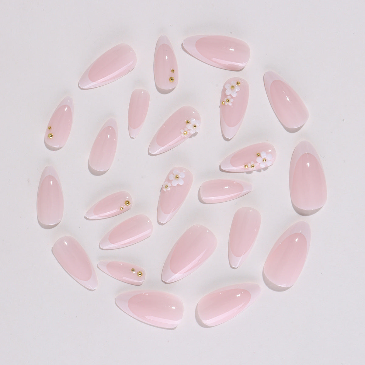 Kunstnagelset mit eleganten Blütenakzenten und Glitzer Brehn