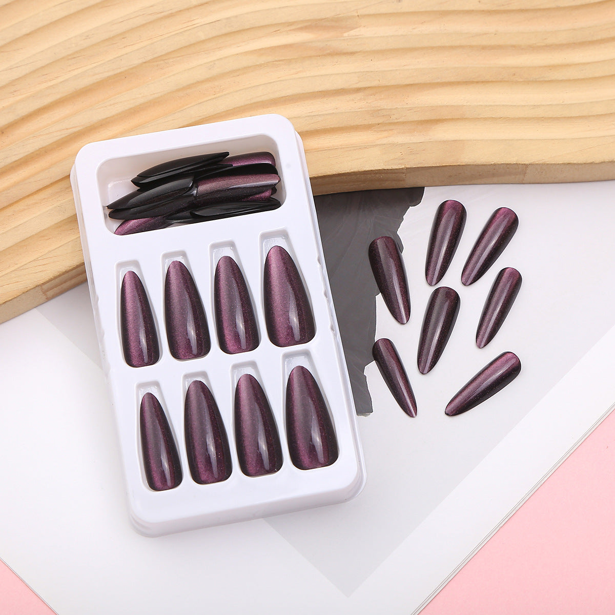 Premium Stiletto Press-On Nail Set mit reflektierendem Finish Brehn