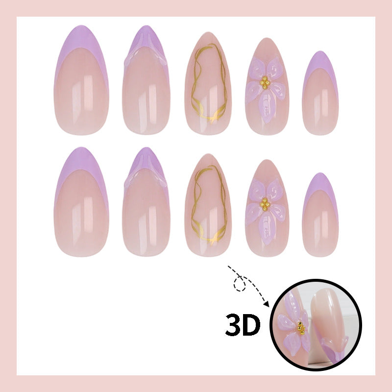 Kunstnagelset mit zarten floralen Verzierungen und elegantem Glanz Brehn