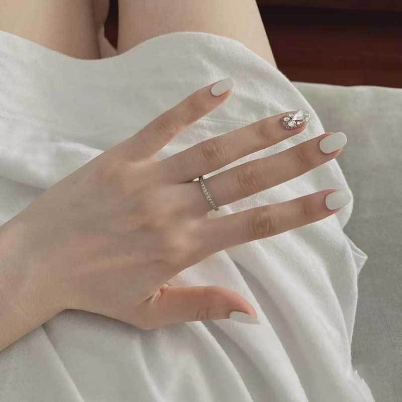 Elegantes Press-On Nagelset mit Strassakzent