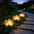 Dekorative Solar Lotus LED Gartenlaterne mit Crackle-Glas-Globus und lasergeschnittenen Metallblütenblättern Brehn