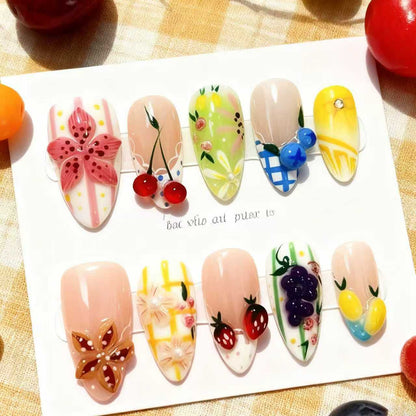Dekoratives Press-On Nail Art Set mit floralen und obstigen Designs Brehn