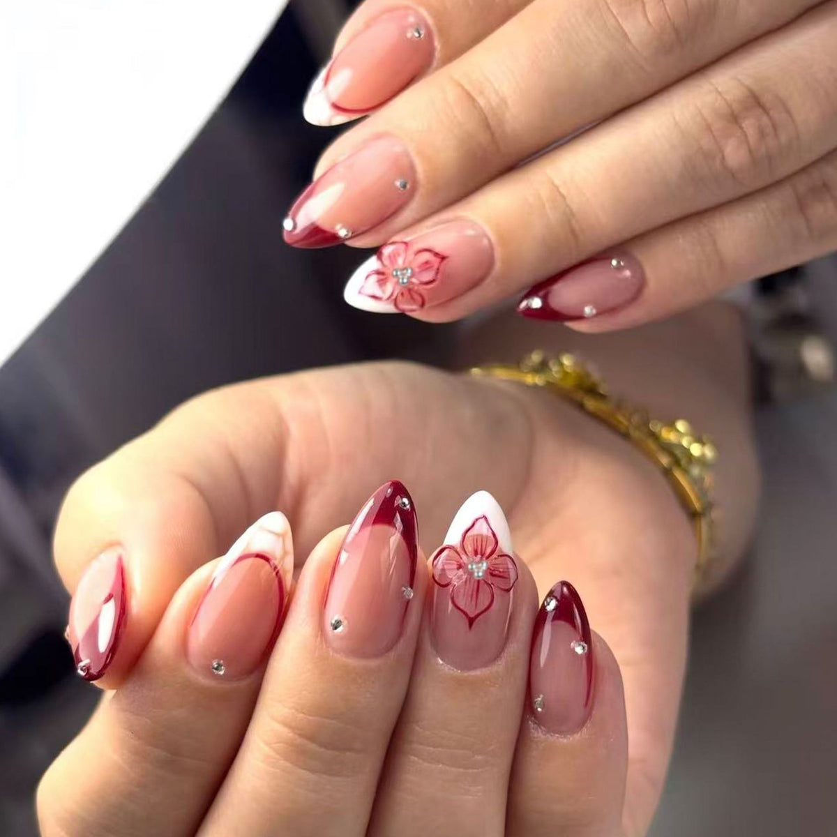 Kunstnagelset mit buntem Blumendesign und luxuriösen 3D-Verzierungen Brehn