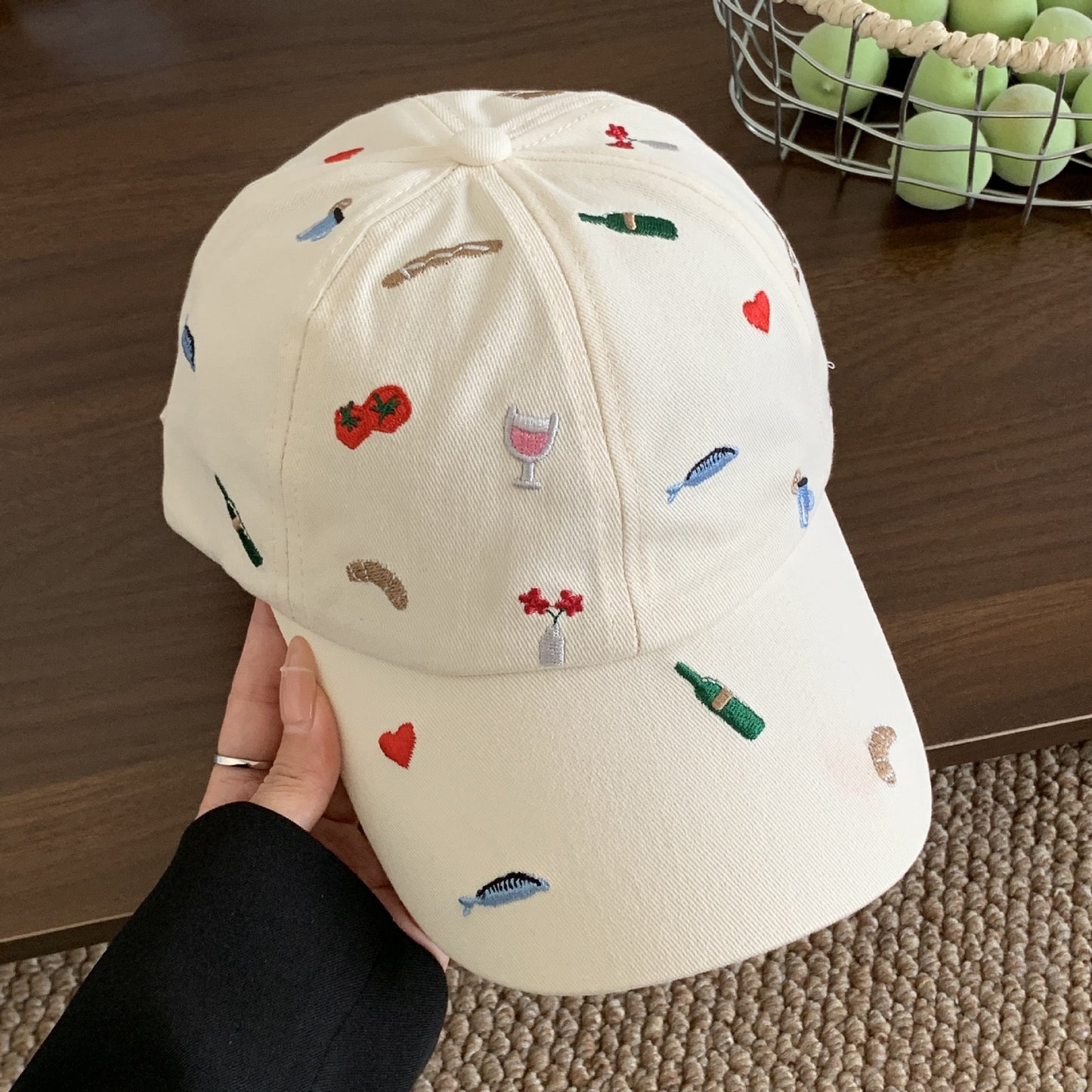 Blumengestickte Baseballmütze