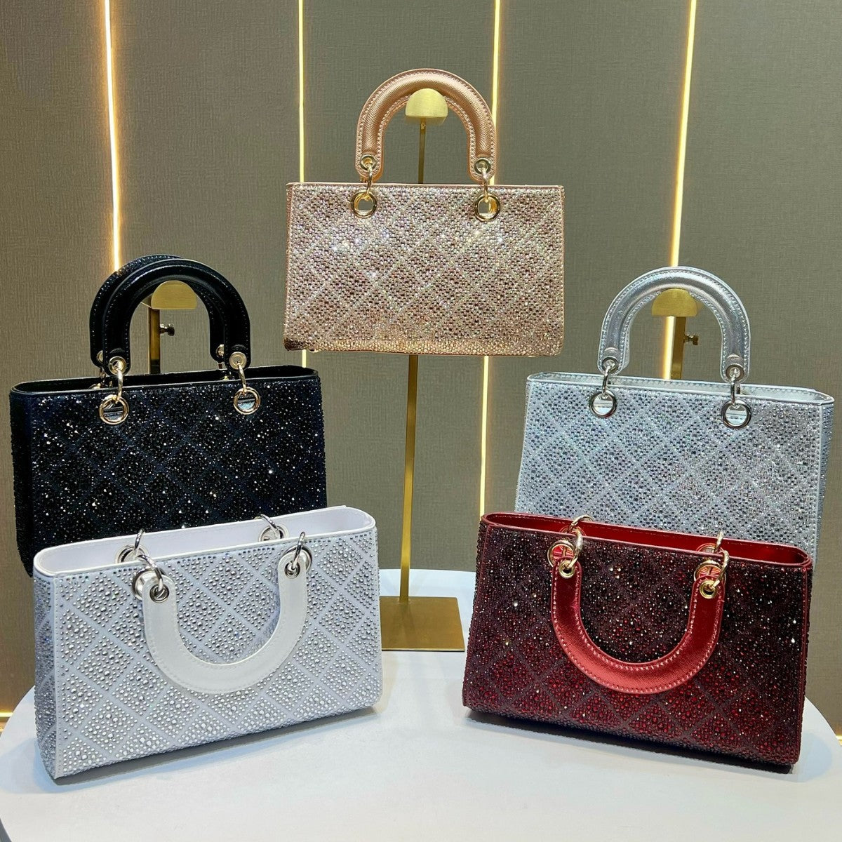 Elegante Handtasche mit Strassverzierung