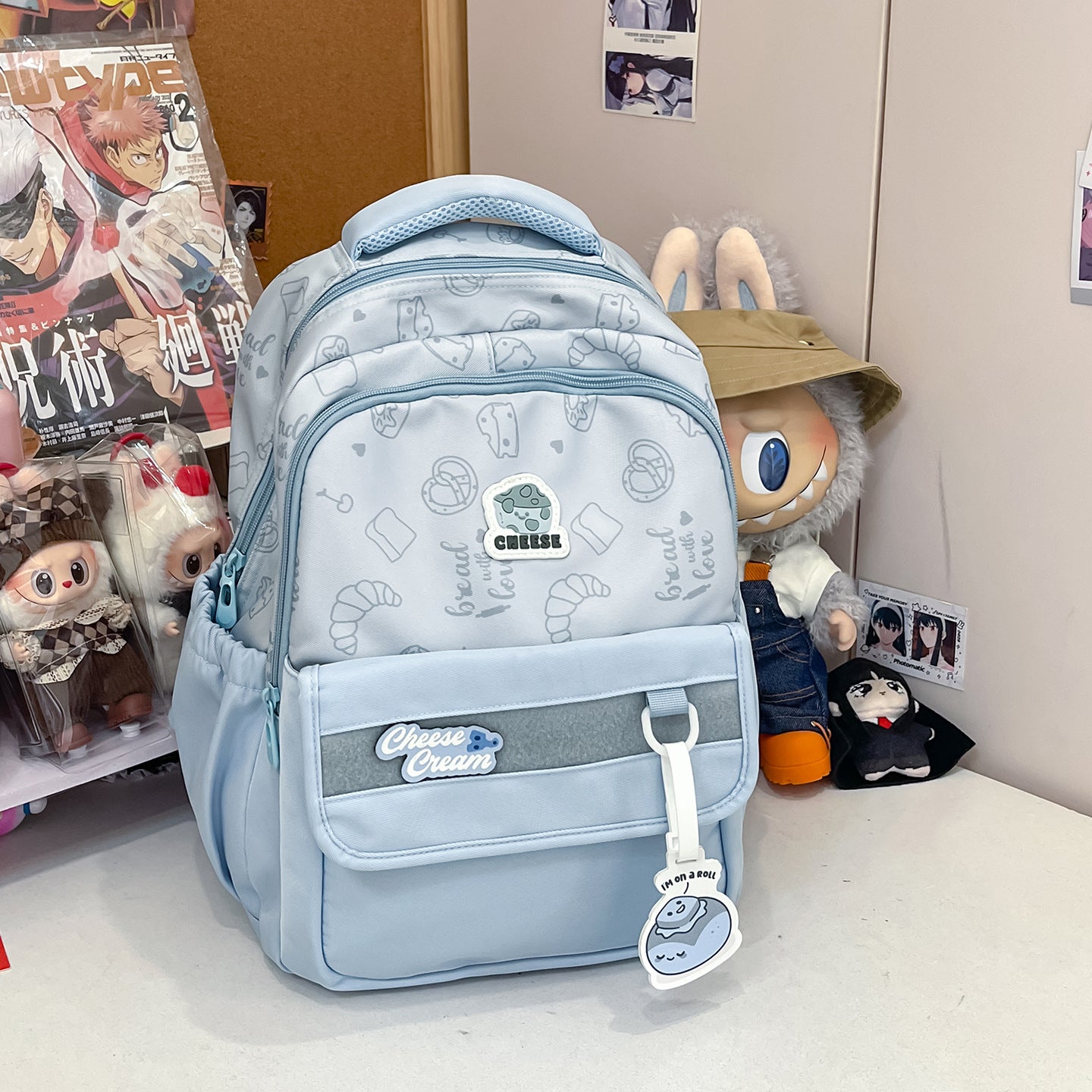 Verspielt mit Grafik verzierten Schulrucksack