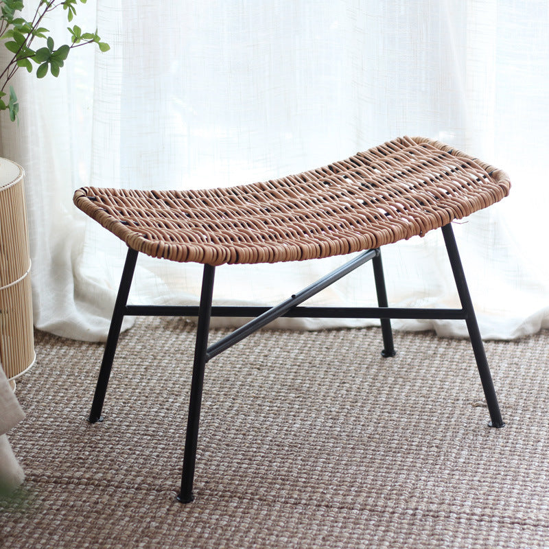 Moderner Hocker aus geflochtenem Rattan Brehn
