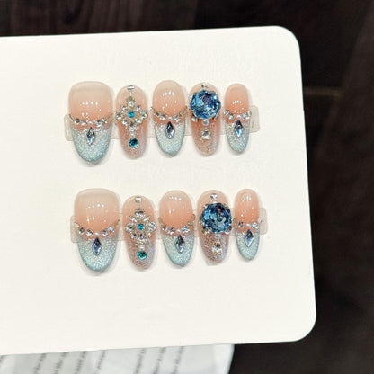 Dekorativer Press-On Nagelset mit Strass- und Glitzerakzenten