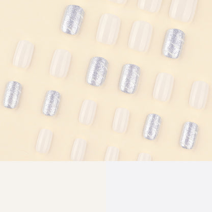 Kunstvolle und glitzernde Nageldesigns Brehn