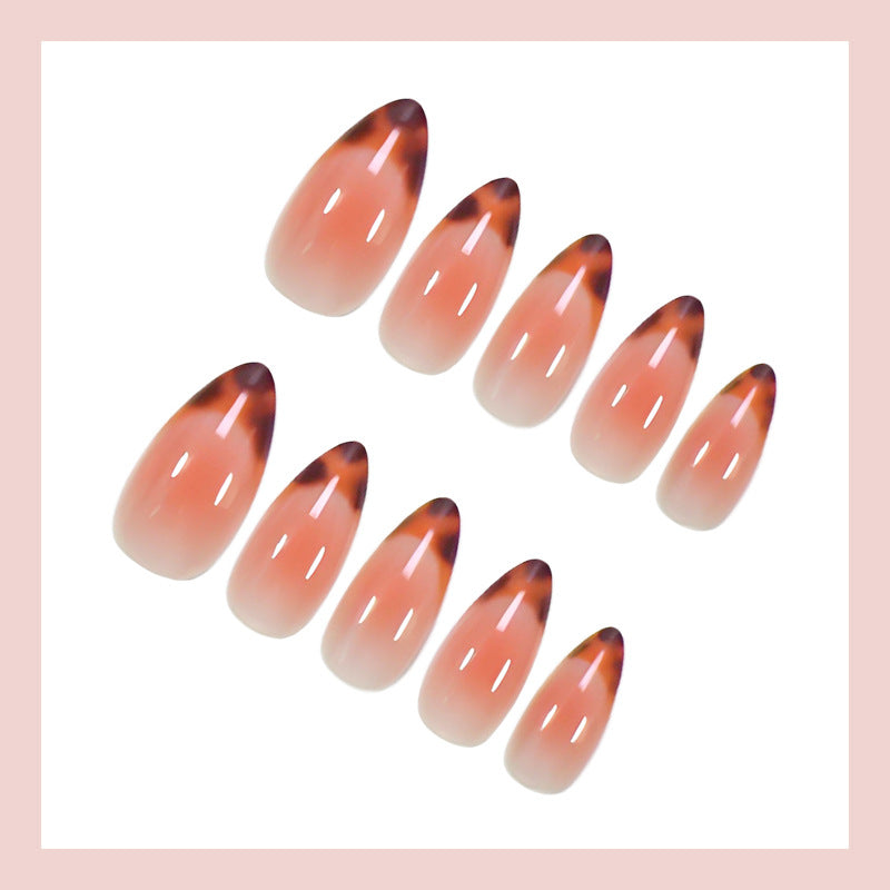 Kunstnagelset mit eleganten Ombre-Spitzen Brehn