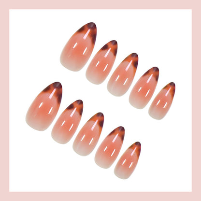 Kunstnagelset mit eleganten Ombre-Spitzen Brehn