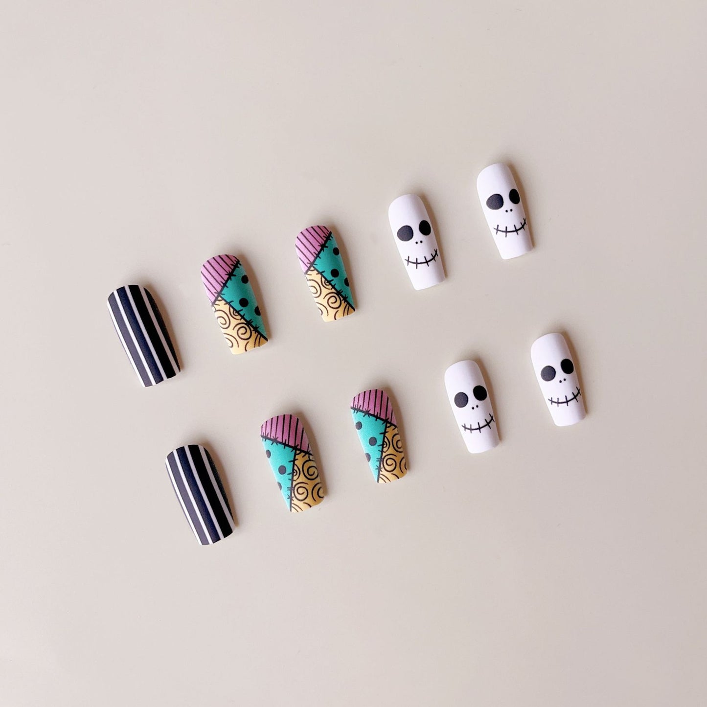 Kreatives Kunstnagelset mit fantasievollen Halloween-Motiven Brehn