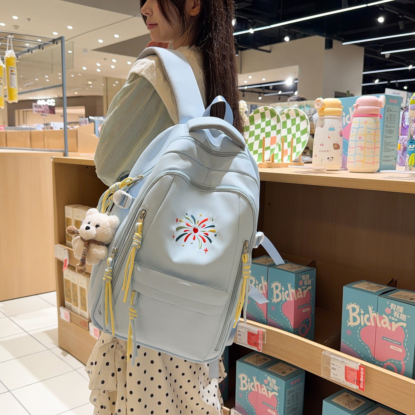 Rucksack mit Bunten Verzierungen und Innovativen Fächern Brehn