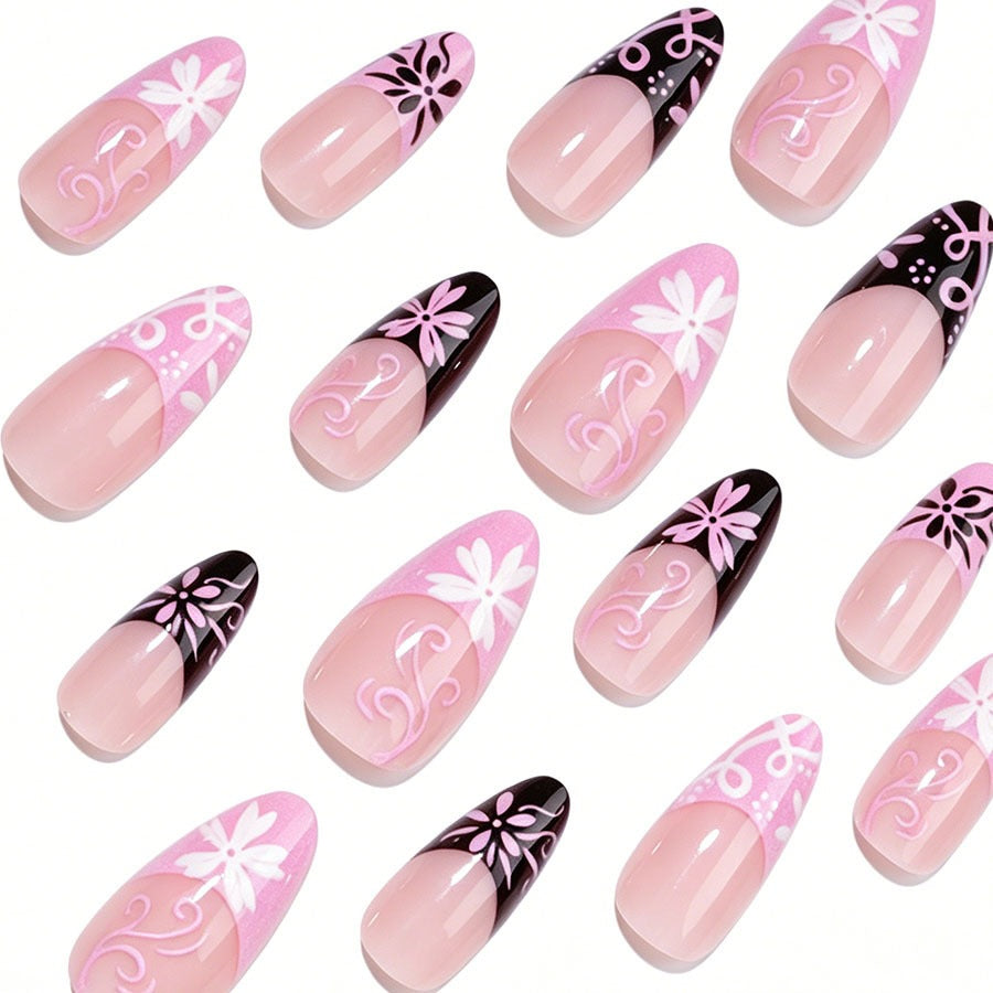 Kunstnagelset mit dekorativen blütenartigen und geometrischen Designs Brehn