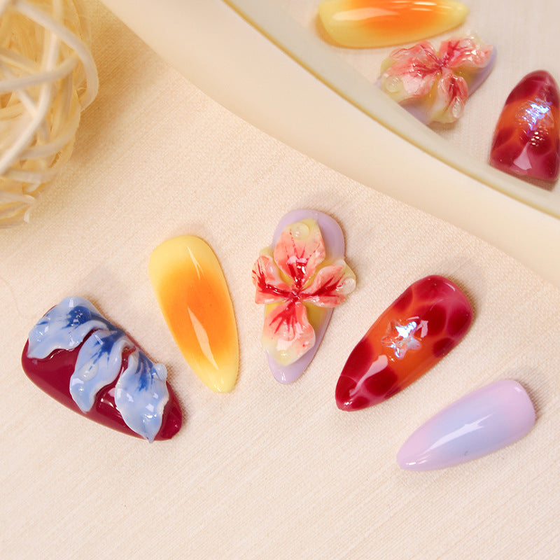 Kunstnagelset mit floralen 3D-Akzenten und bunten Designs Brehn