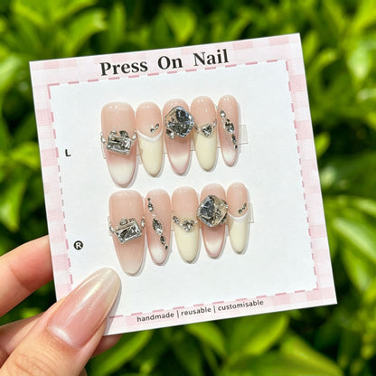 Anpassbares Press-On Nagelkunst-Set mit stilvollen Edelstein-Akzenten