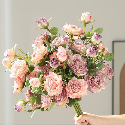 Lebensechtes Blumenstrauß-Arrangement
