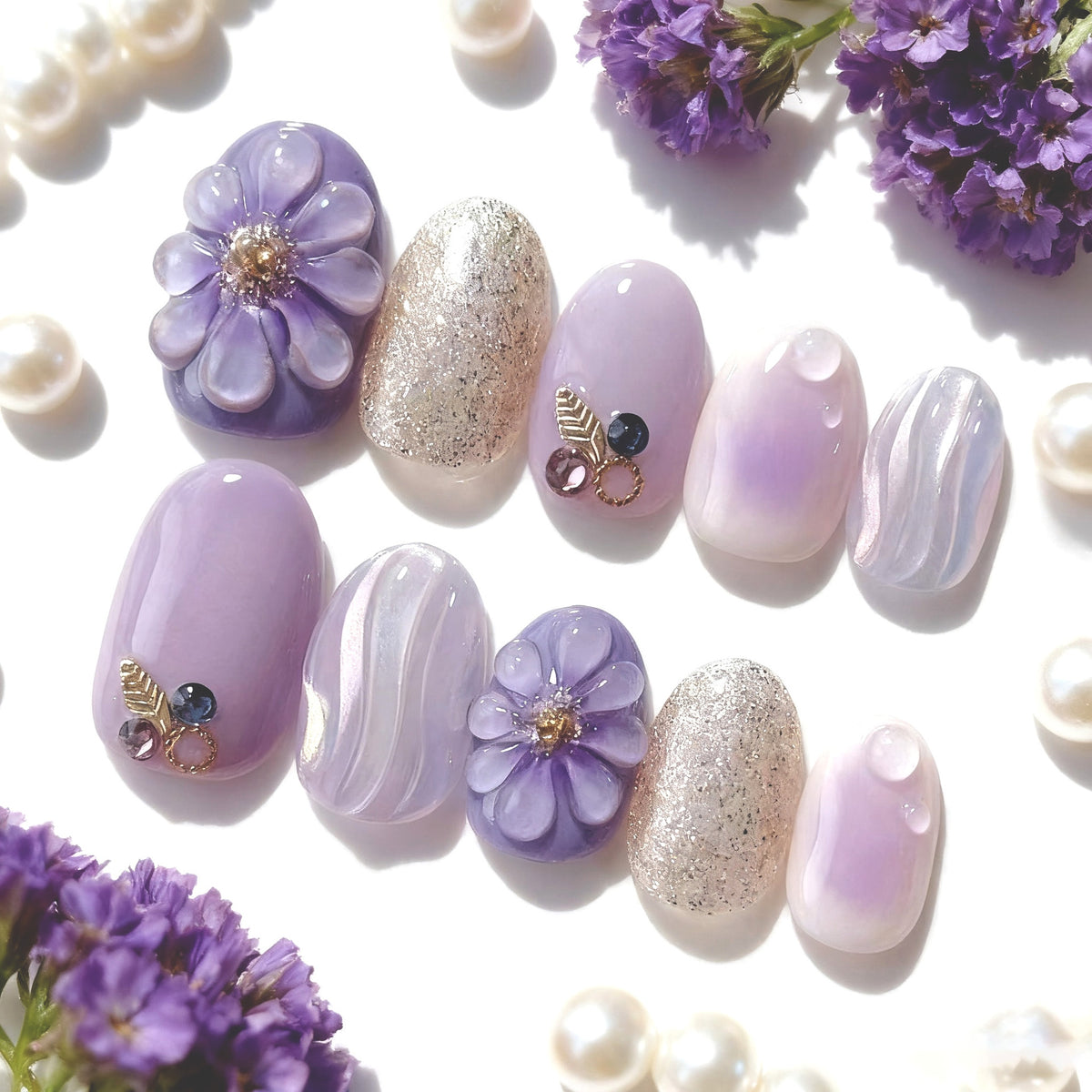 Elegantes dekoratives Press-On-Nagelset mit floralen und Juwelenakzenten Brehn