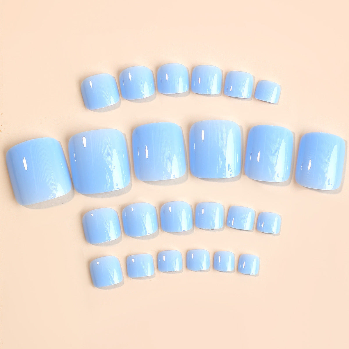 Kunstnagelset mit zartem Blau und pflegenden Zubehör Brehn