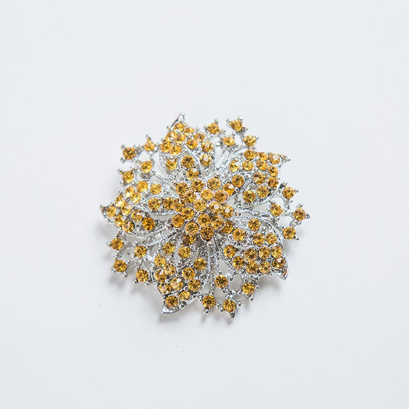 Glamouröse Brosche mit Kristallen Brehn