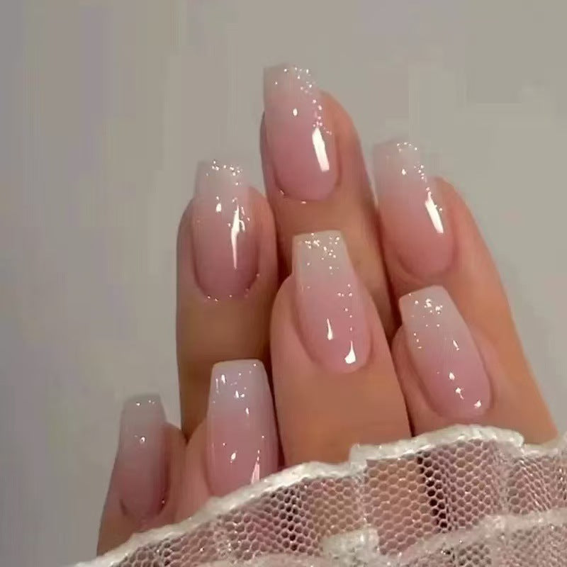 Glamouröse Kunstnägel mit Strassdetails Brehn