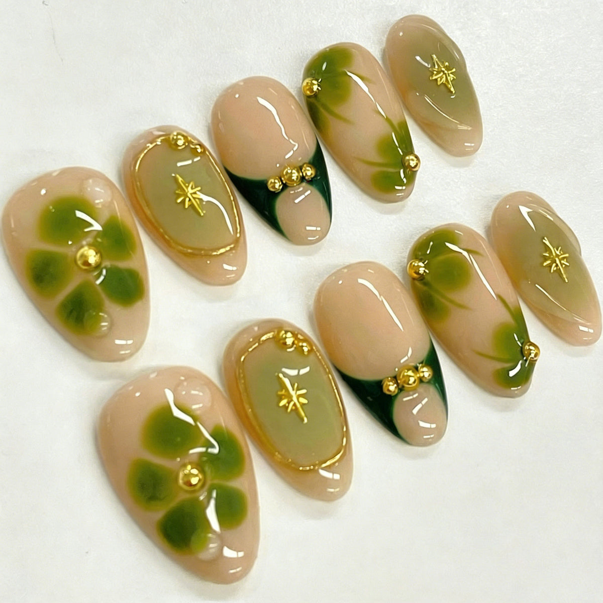 Kunstnagelset mit filigranen Floralen Akzenten Brehn