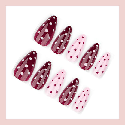 Kunstnagelset mit eleganten Punkten und trendigem Design Brehn