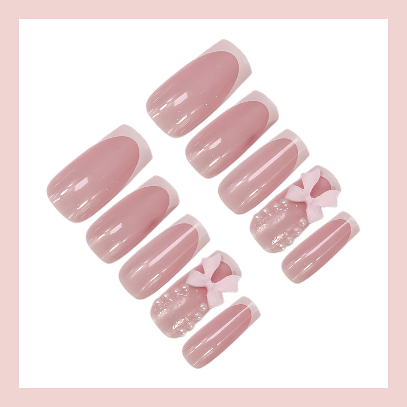 Kunstnagelset mit trendigen 3D-Verzierungen und eleganten Akzenten Brehn