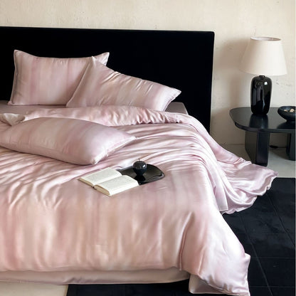 Luxuriöses Satin-Bettwäscheset mit seidig-glänzender Oberfläche