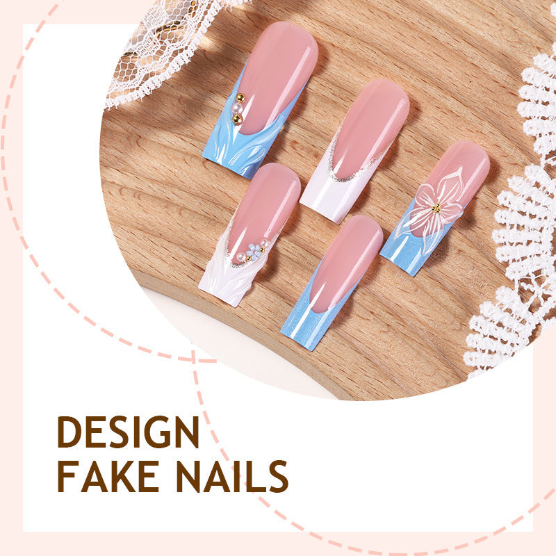 Kunstnagelset mit eleganten floralen Akzenten und Glitzer Brehn
